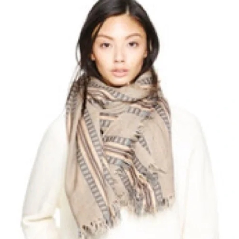 Aritzia Wilfred Merino Wool Blanket Scarf Wrap like new